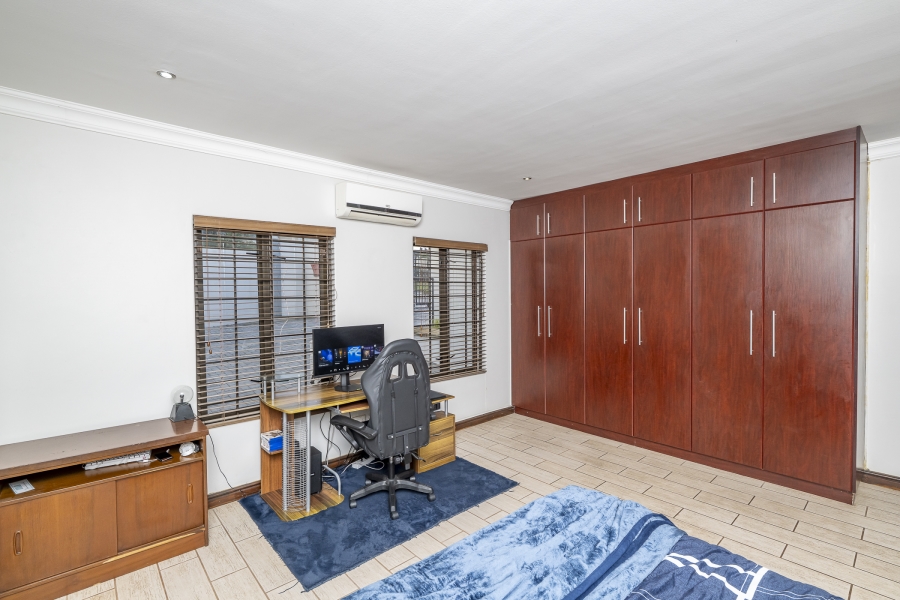 4 Bedroom Property for Sale in Van Riebeeckshof Western Cape